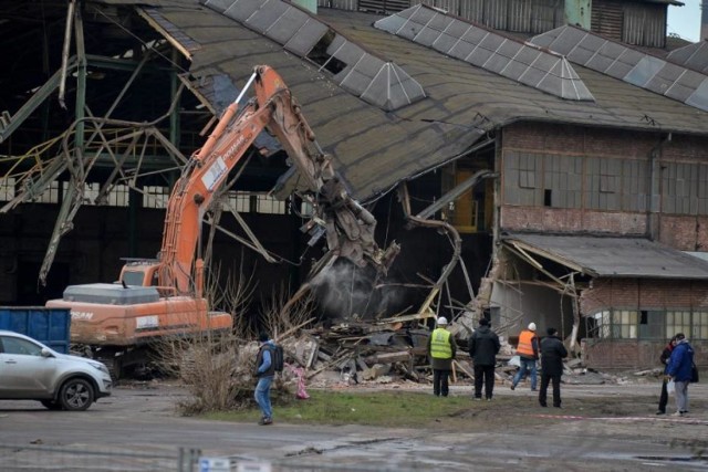 2014. Wyburzono halę Rurowni. Kolejne budynki znikają z terenów postoczniowych.