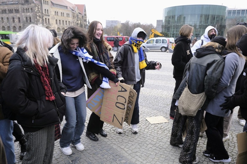 W piątek, 18 listopada, odbył się kolejny Młodzieżowy Strajk...