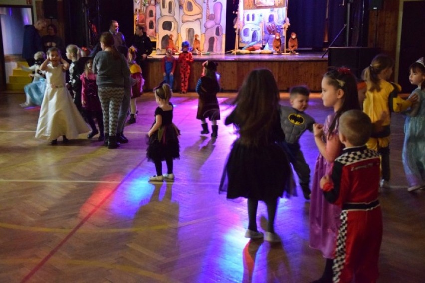 Pruszcz Gdański: Blisko 200 dzieci bawiło się na balu karnawałowym. Był teatrzyk, wybory króla i królowej i świetna zabawa [ZDJĘCIA, WIDEO