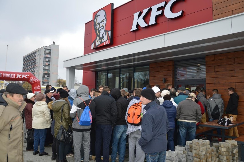 Wielka promocja KFC. Rozdadzą ponad 60 tysięcy darmowych kubełków! Przy kasie wystarczy powiedzieć hasło promocyjne