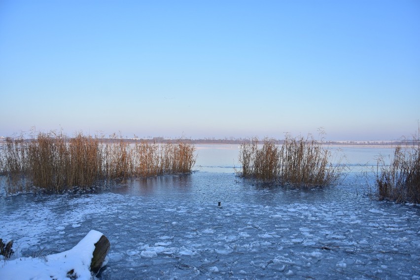 Tak wyglądały w niedzielę (17.01.2021) żnińskie akweny: Małe...