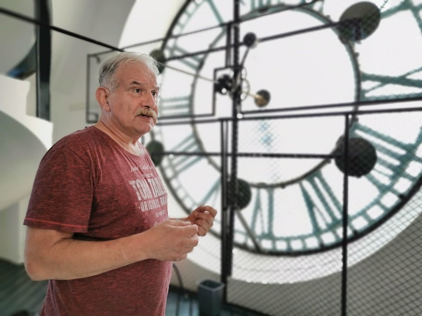 Zegar na kaliskiej wieży ratuszowej uruchomiony po blisko rocznej przerwie ZDJĘCIA