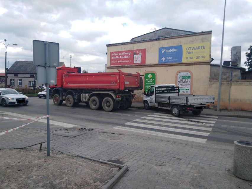 Zderzenie samochodów na ul. Szpitalnej w Żninie.