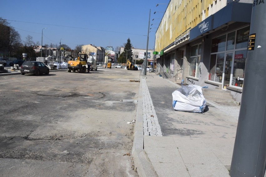 Przebudowa ulicy Chrobrego trwa już prawie dwa lata.