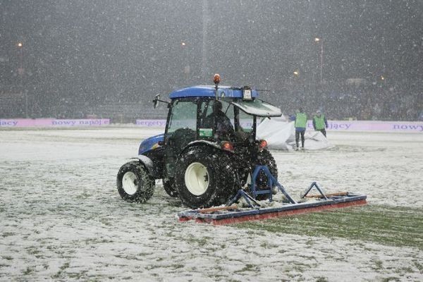 Wielkie Derby Śląska w śniegu [ZDJĘCIA]. Mecz Ruch Chorzów - Górnik Zabrze w zimowej scenerii