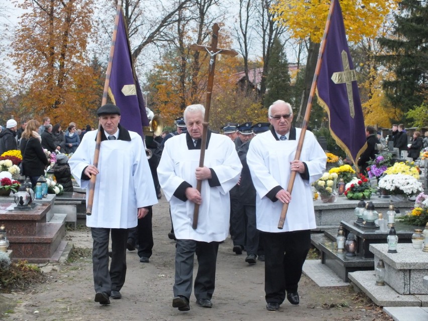 Dzień Wszystkich Świętych na cmentarzu parafialnym w Kraśniku (ZDJĘCIA)