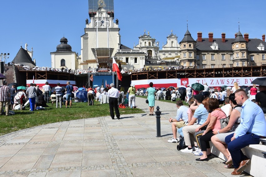 Częstochowa: Uroczystości NNP Królowej Polski na Jasnej Górze z udziałem prymasa i przewodniczącego Episkopatu [ZDJĘCIA]