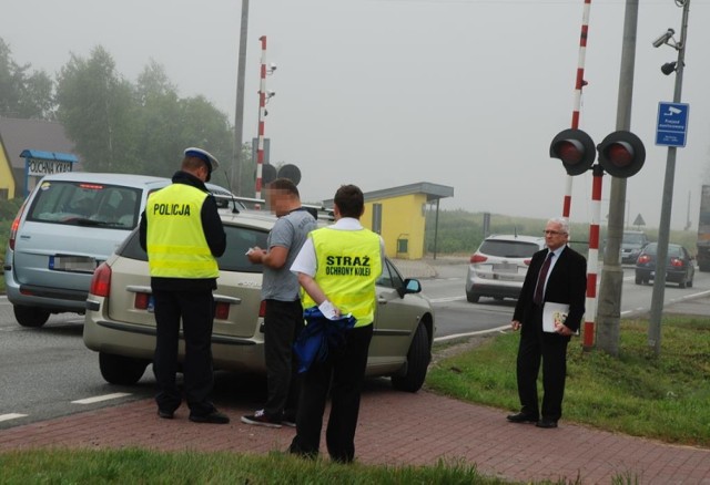 W piątek na przejeździe kolejowo - drogowym w miejscowości Polichna od rana trwała akcja profilaktyczno - prewencyjna "Zatrzyma się i żyj!". We wspólnych działaniach wzięli udział kolejarze i policjanci.
