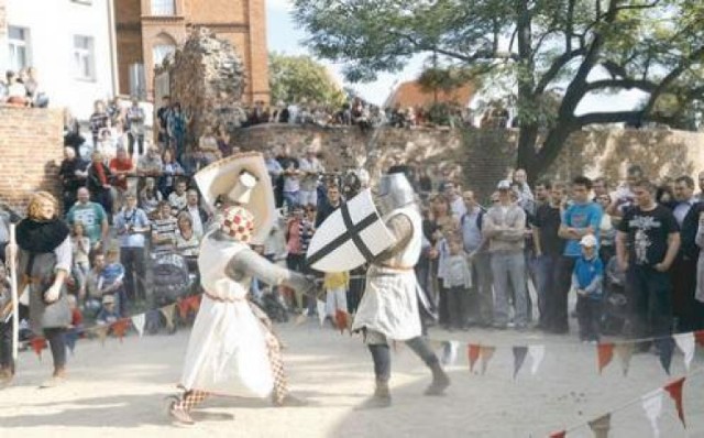 "Rok 1414. Zakon w oblężeniu." 

7 sierpnia 2011r. 
godz. 15.30 Rynek Staromiejski
godz. 16.00 zamek krzyżacki