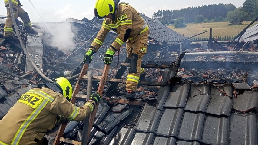 15 lipca spłonął dach domu w podgoleniowskim Modrzewiu