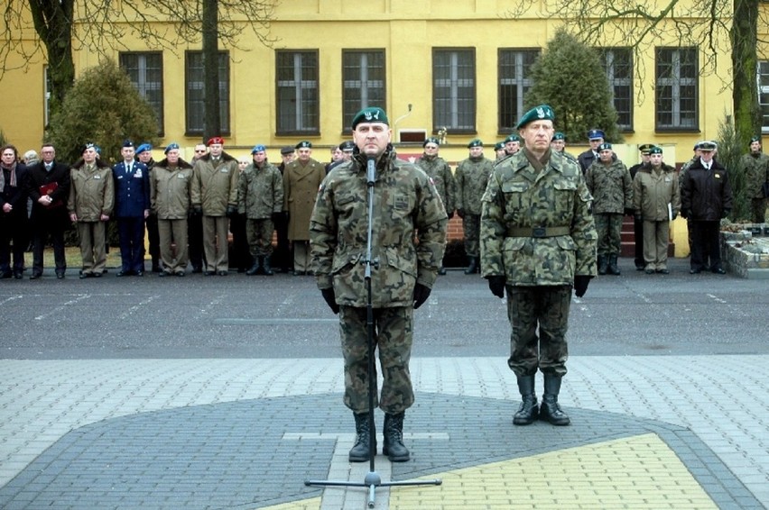 Bydgoszcz: Pożegnanie żołnierzy z 1 Brygady Logistycznej wyruszających do Afganistanu [ZDJĘCIA]