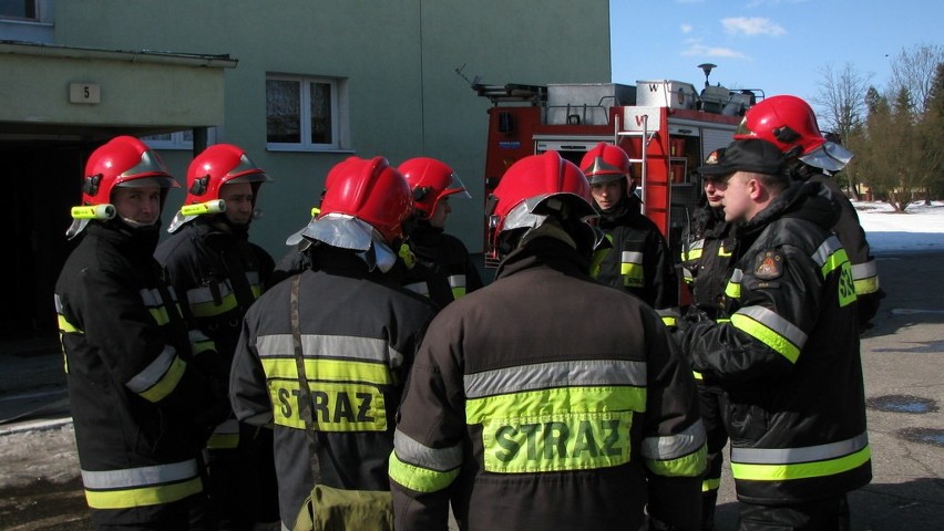 Piła: ćwiczenia staży pożarnej w bloku przy al. Wojska Polskiego