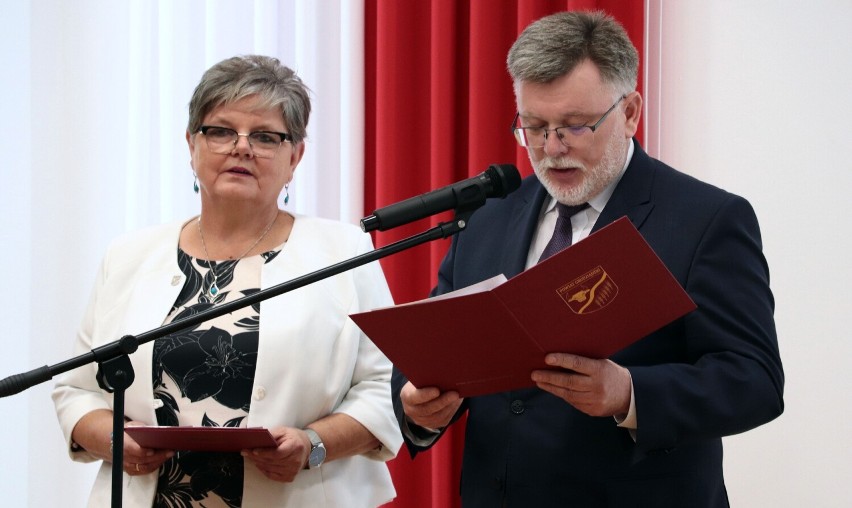 przewodnicząca rady powiatu Marzena Dembek  oraz starosta...