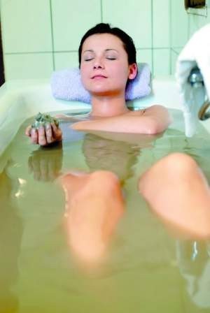 W Polanicy stosuje się m.in. kąpiele w błocie z Morza Martwego. Takie zabiegi poprawiają krążenie, oczyszczają skórę i łagodzą bóle reumatyczne.