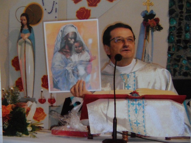 Ks. Bogusław Mielnik, proboszcz Parafii pw. Podwyższenia Krzyża Świętego w Roju