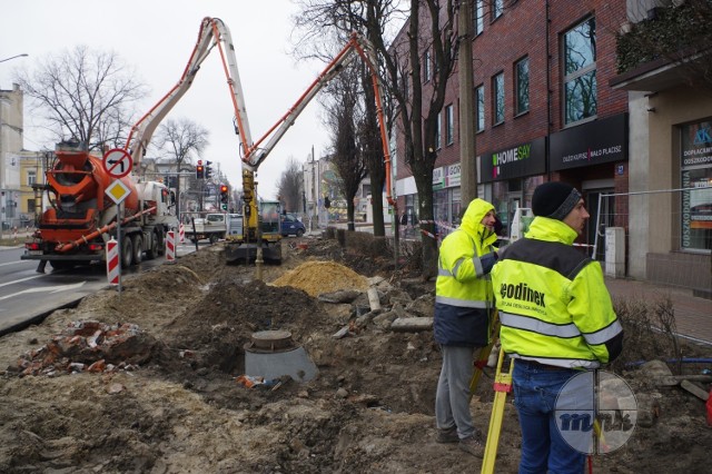 Przebudowa linii tramwajowej w Częstochowie ma się zakończyć w połowie 2021 roku

Zobacz kolejne zdjęcia. Przesuwaj zdjęcia w prawo - naciśnij strzałkę lub przycisk NASTĘPNE