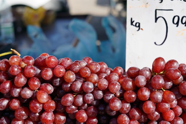 Winogrona - około 6 złotych za kilogram