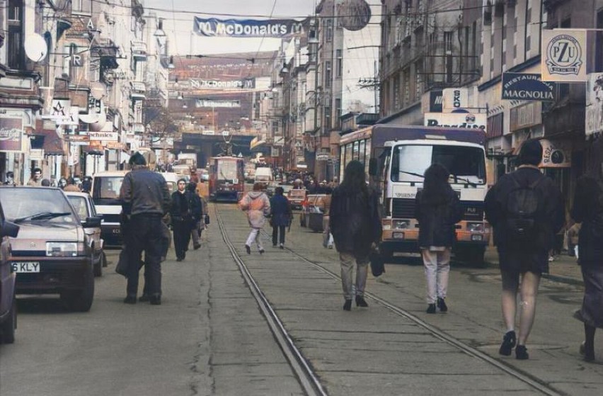 Dzień jak co dzień w Chorzowie... ale 30-50 lat temu. Rozpoznasz budynki, ulice? To był INNY ŚWIAT! Zobacz te zdjęcia