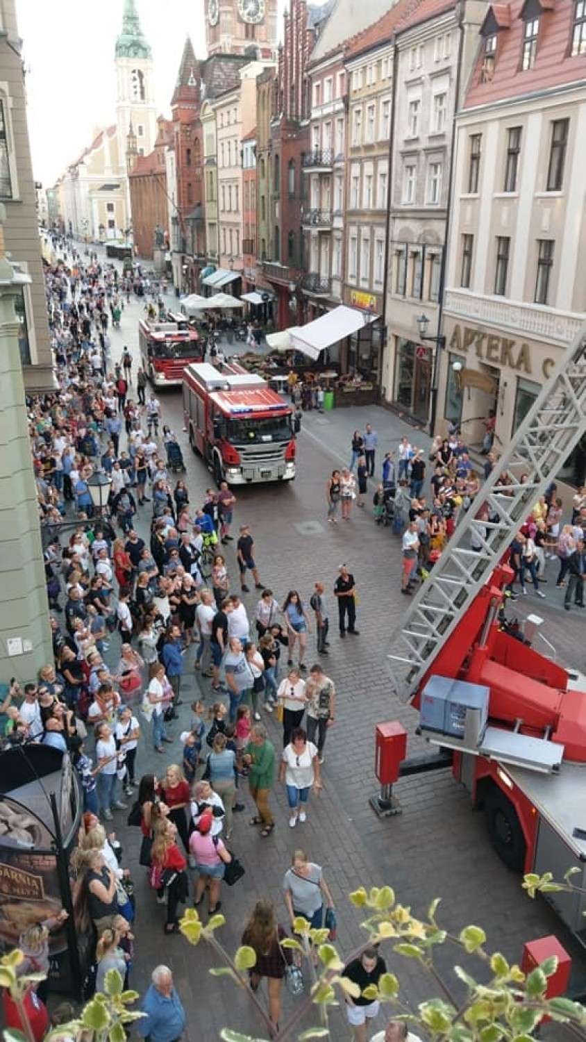 Czy samochody utrudniają strażakom akcje na starówce?...