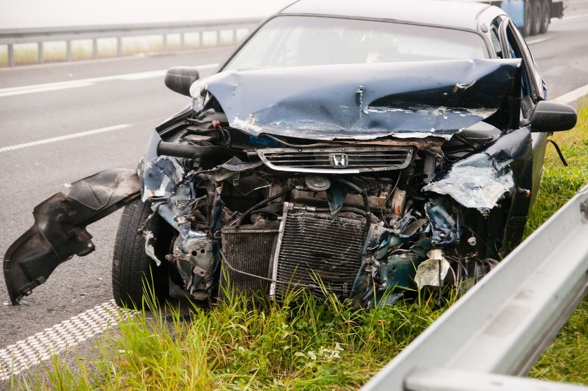 Bochnia: wypadek na A4. Kierowca wypadł przez okno i zginął [ZDJĘCIA]