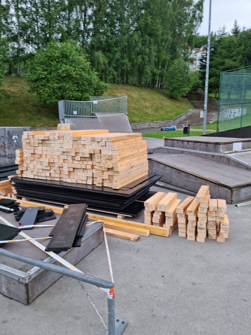 Przebudowują Skate Park w Świeradowie Zdroju. W planach również remont basenu miejskiego