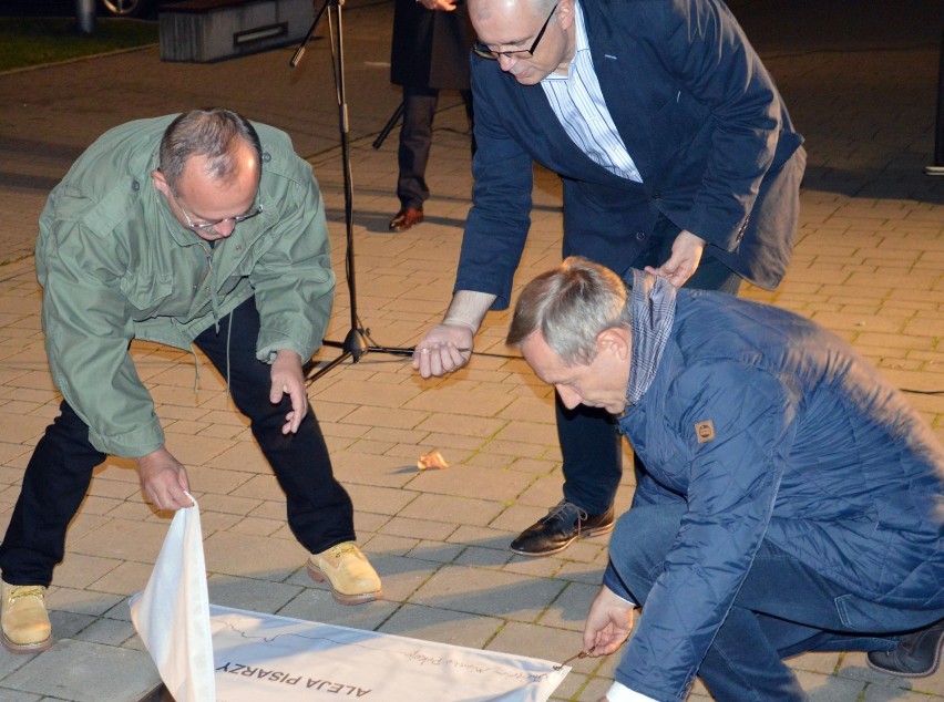 Wojciech Jagielski odsłonił swą tablicę w Alei Pisarzy. Do...