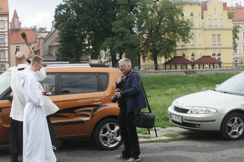 Święcenie samochodów w Legnicy (ZDJĘCIA)