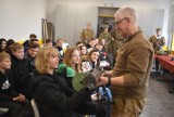 Ósmoklasiści poznali szkołę "od środka". Pierwszy dzień wiosny z "drzwiami otwartymi" w Zespole Szkół Technicznych w Pleszewie 