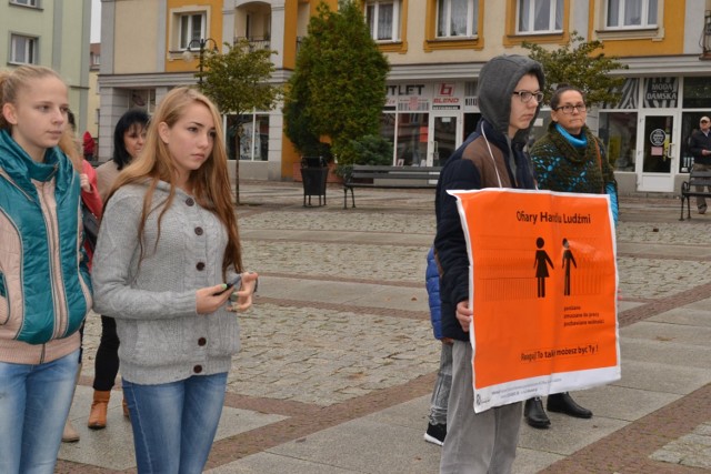 Europejski Dzień Walki z Handlem Ludźmi, happening w Człuchowie, 18.10.2015