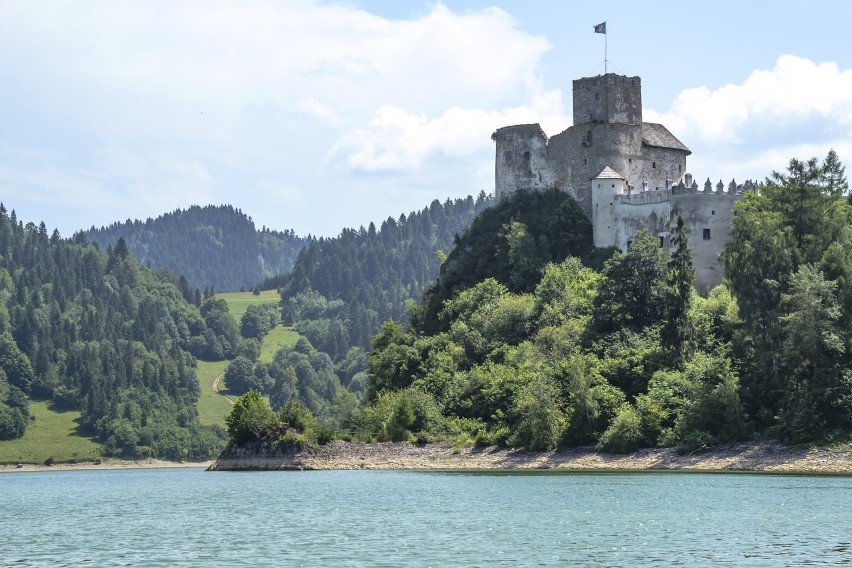 Zamek w Niedzicy, znany też jako Zamek Dunajec, to nie tylko...