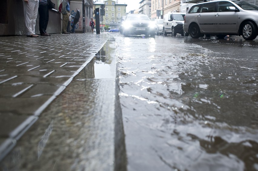 Burze z gradem przeszły nad Małopolską. Ogromne zniszczenia 20 05