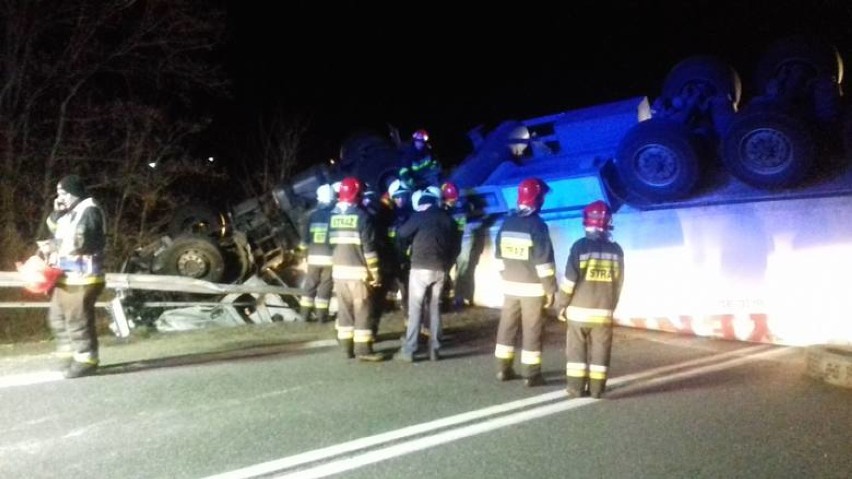 Wypadek tira w Węgierskiej Górce. Są utrudnienia na drodze