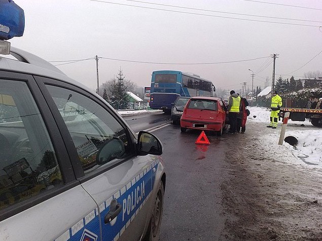Wypadek w Kozach. Ranne dwie osoby