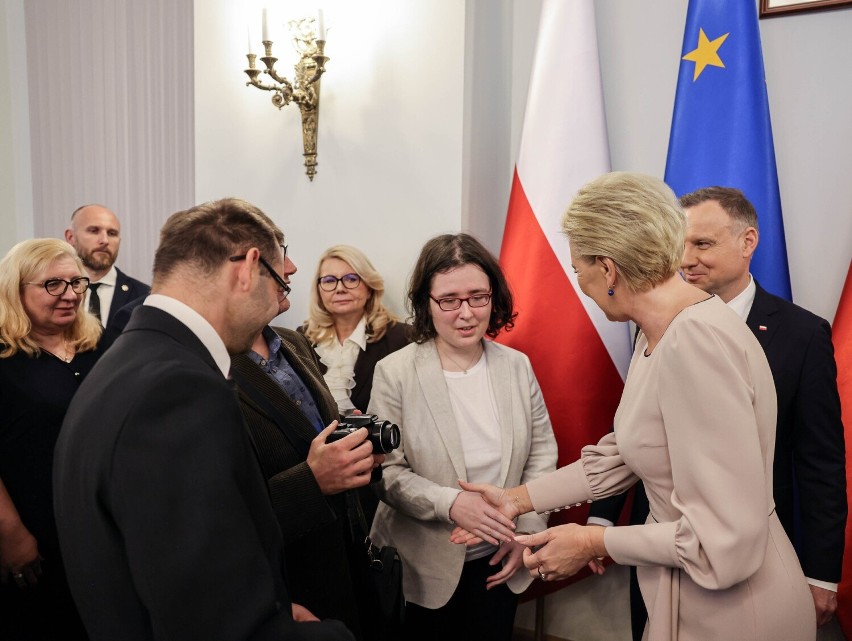 Grupa PARASOL z Rzeszowa otrzymała nagrodę od Prezydenta RP Andrzeja Dudy za pomoc świadczoną dla uchodźców z Ukrainy [ZDJĘCIA]