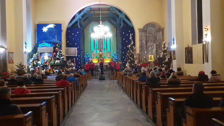 Koncert Kolęd w Parafii Bożego Ciała w Helu. Przy ołtarzu na Początku Polski zaśpiewały Siostry z III Zakonu św. Franciszka