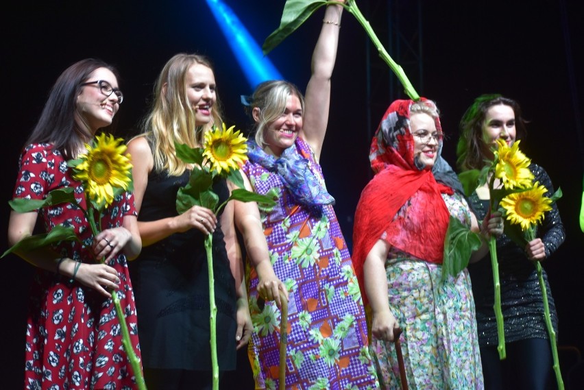 Spektakl "Babę zesłał Bóg" w wykonaniu Teatru Studnia na...