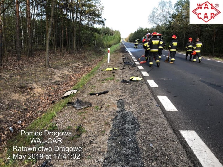 Tragiczny wypadek między Częstochową a Olsztynem. Zginął motocyklista, cztery osoby w szpitalu. Droga była zablokowana [ZDJĘCIA]