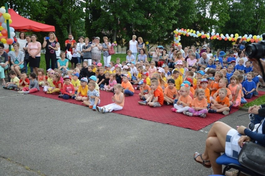 Występy, malowanie twarzy i pomoc dla Gabrysi - tak świętowały przedszkolaki ze Staszowa