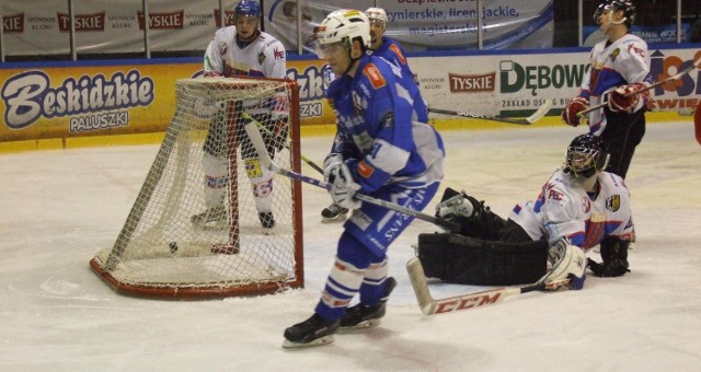 Damian Piotrowicz ustala wynik spotkania, pieczętując wygraną Unii w Oświęcimiu z Polonią Bytom (8:0) w hokejowej ekstraklasie.