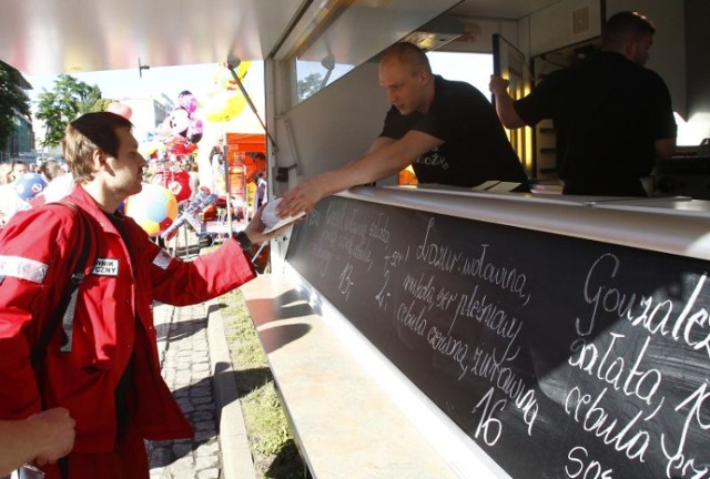 Bórger Bar ze Szczecina otworzył filię. W food trucku [wideo]