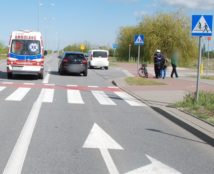 Wypadki drogowe. Potrącenie pieszej na przejściu w Pruszczu i osoby na hulajnodze w Kowalach