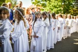 Pierwsza Komunia Święta w parafii pw. Św. Jana w Lesznie 15 maja 2022 ZDJĘCIA 