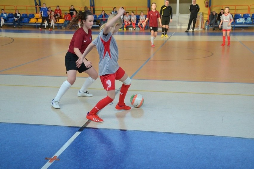 W Dobrzyńskim Centrum Sportu i Turystyki odbył się Turniej Halowej Piłki Nożnej Kobiet o Puchar Wójta Gminy Wielgie [zdjęcia]