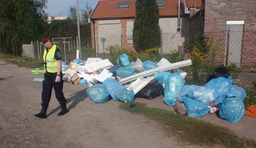 Góra śmieci na Podolanach. Straż Miejska szuka winnych