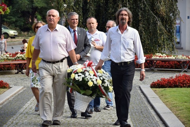 39. rocznica powstania Solidarności, złożenie kwiatów w Legnicy.