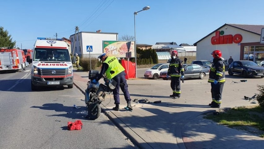 Gmina Zbąszyń: Poważny wypadek z udziałem motorowerzysty. Lądował śmigłowiec LPR [ZDJĘCIA]