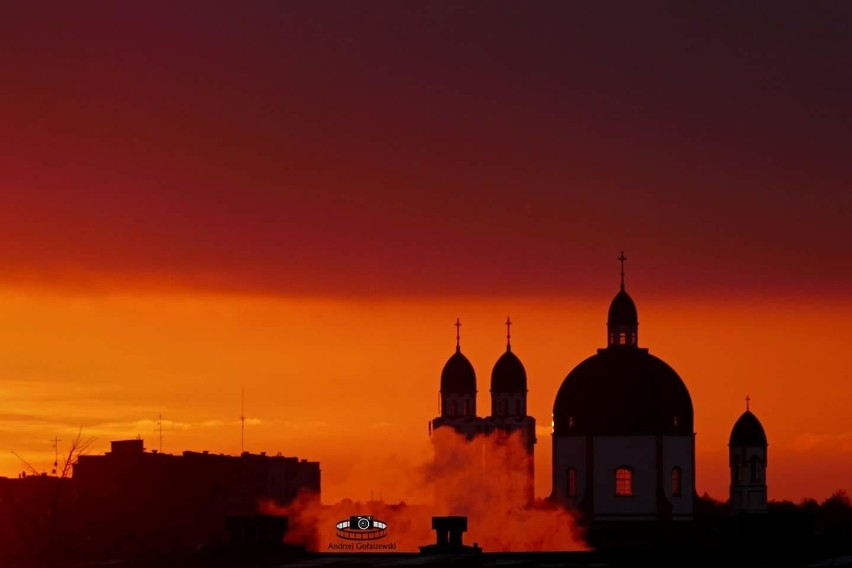 Białystok o zachodzie słońca. Internauta  uwiecznił na fotografii wspaniały widok z okna na ul. Zwierzynieckiej