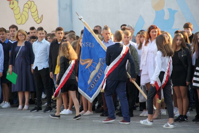 Dziś rozpoczął się nowy rok szkolny 2018/2019. W Szkole Podstawowej nr 1 w Międzychodzie naukę rozpoczęło 818 uczniów.

Gniezno: wojewódzka inauguracja roku akademickiego

