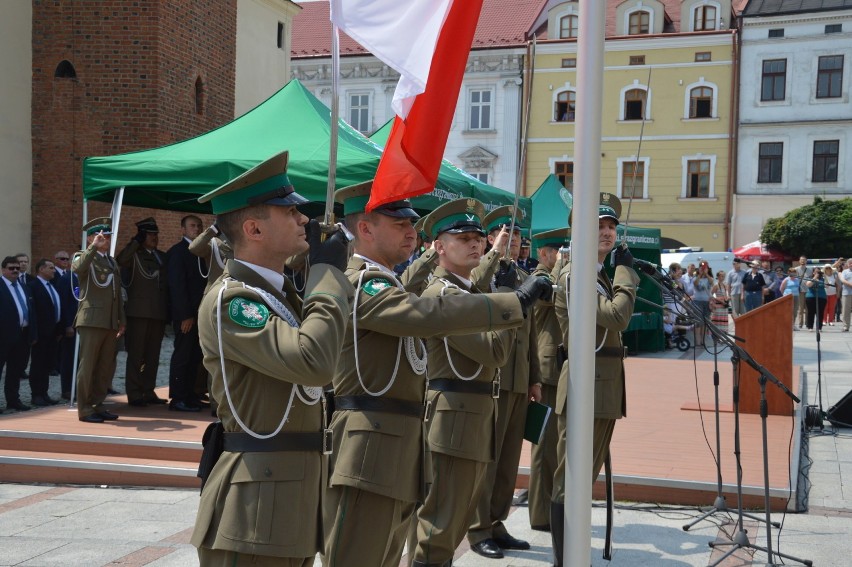 Jubileusz Straży Granicznej w Tarnowie. Była defilada i pokaz sprzętu wojskowego [ZDJĘCIA]