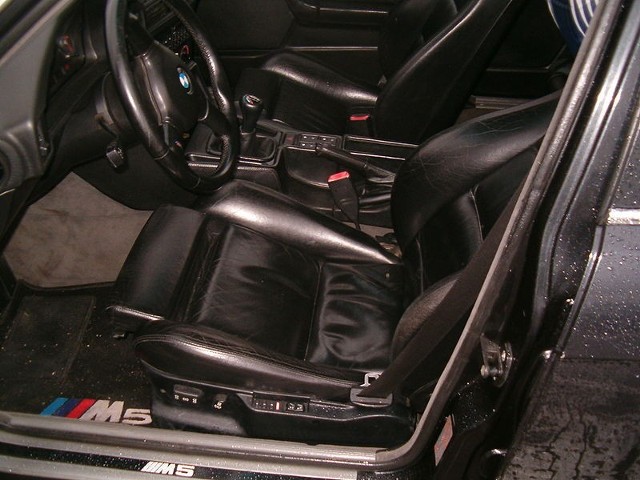 Źródło: http://commons.wikimedia.org/wiki/File:BMW_M5_interior_PL.JPG